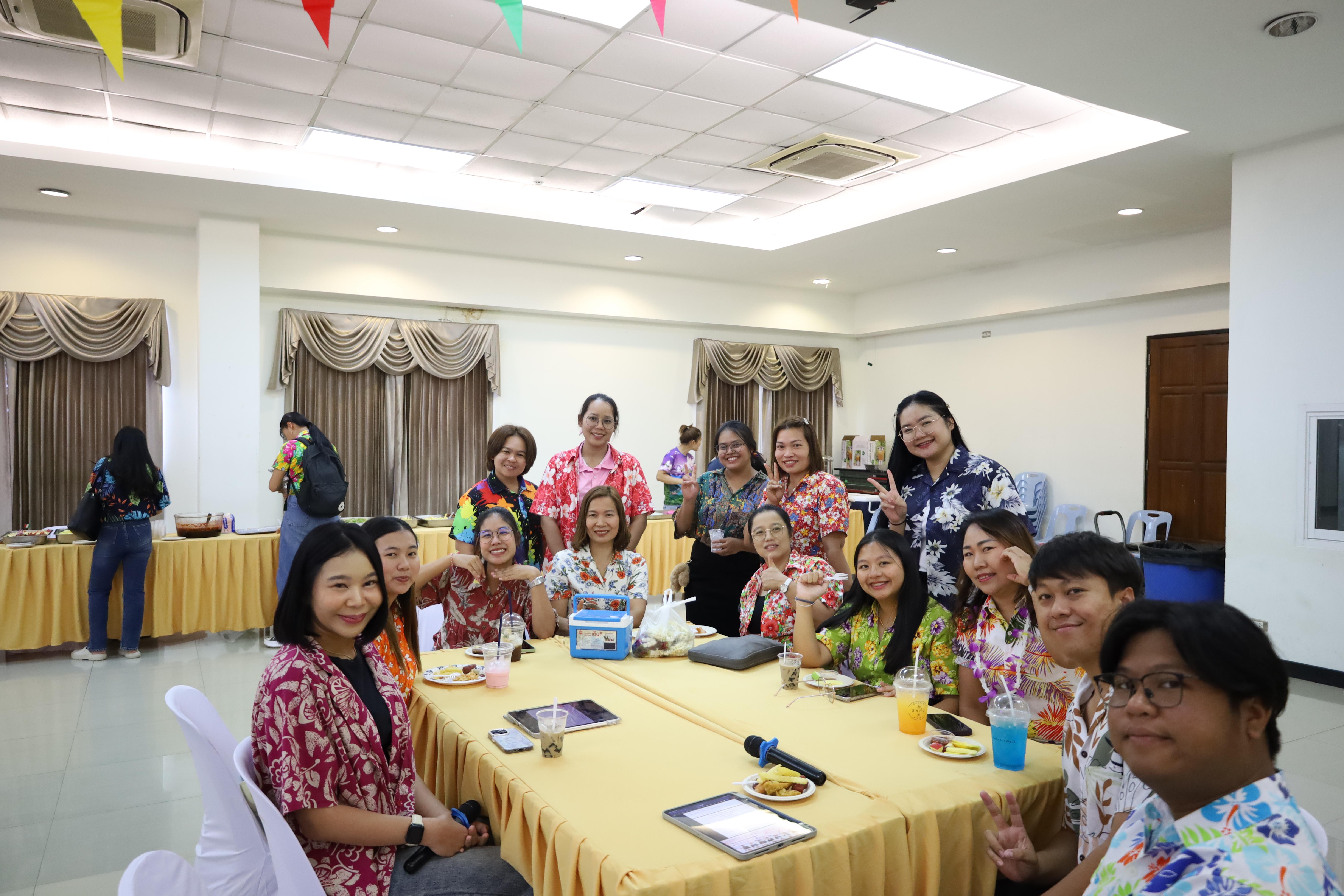 291. วันที่ 26 เมษายน 2568 สาขาการบริหารการศึกษา ได้จัดกิจกรรมรดน้ำดำหัวคณาจารย์ระดับบัณฑิตศึกษา ประจำสาขาการบริหารการศึกษา ณ ห้องประชุมครุร่มสัก 1 ชั้น 3 อาคารคณะครุศาสตร์